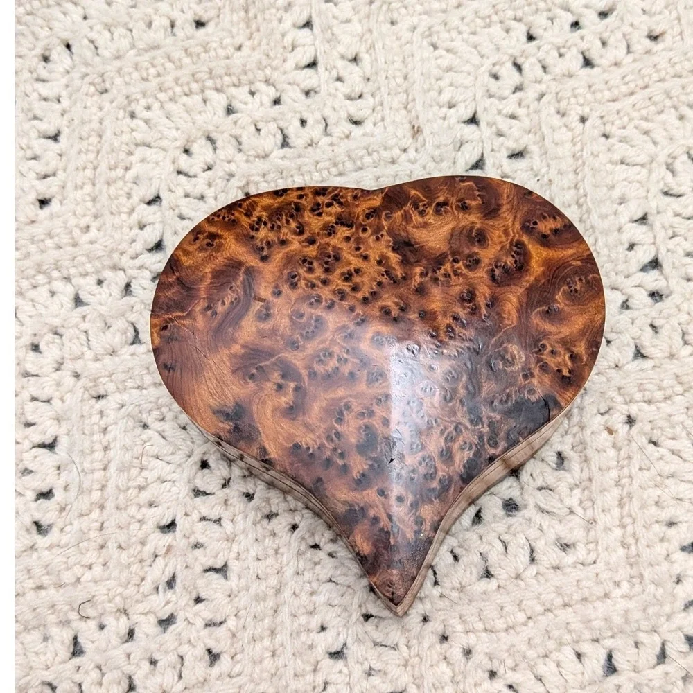 Vintage Heart Shaped Burl Wood Trinket Box Handcrafted Hinged Jewelry Keepsake‎